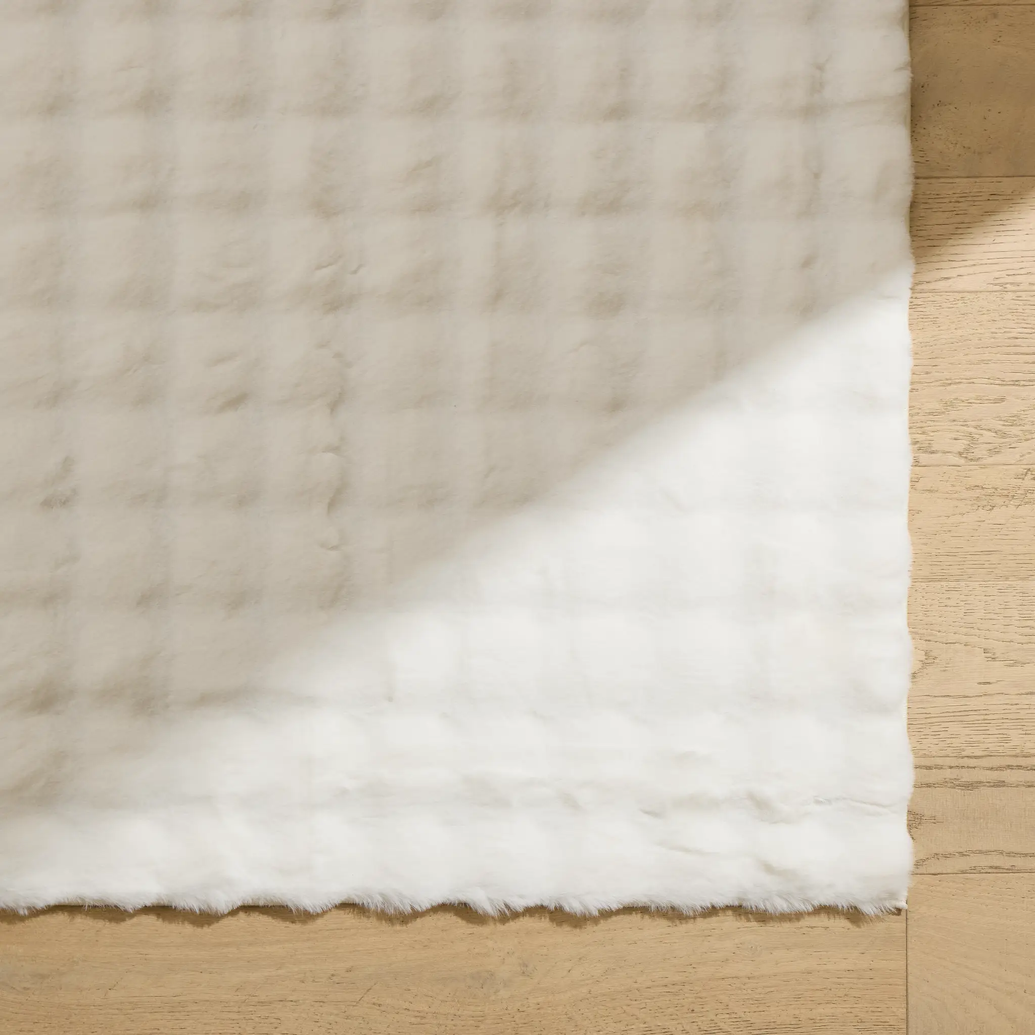 Alesis White 5x7 Area Rug Alesis White 5x7 Area Rug