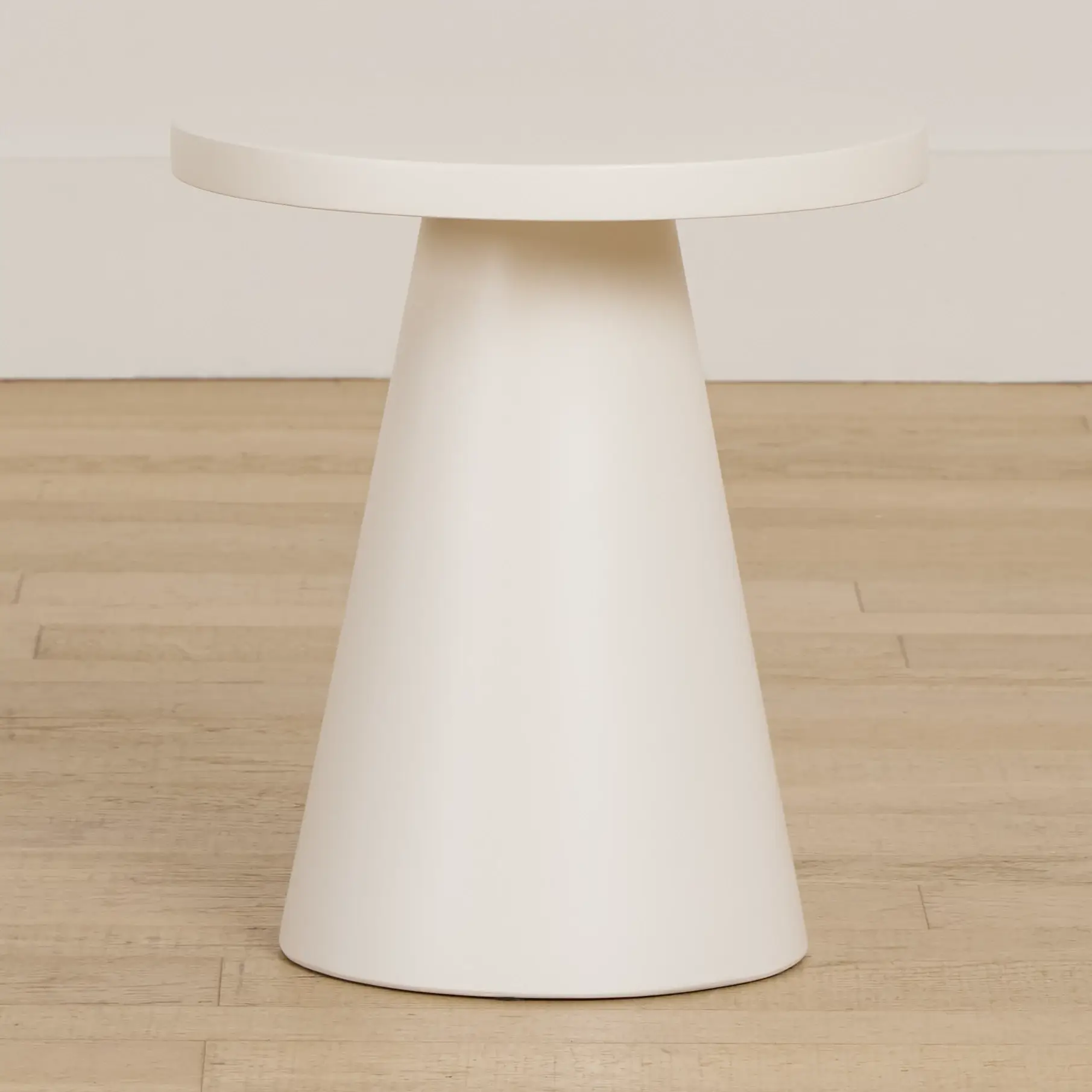 Cambria White Round End Table Cambria White Round End Table