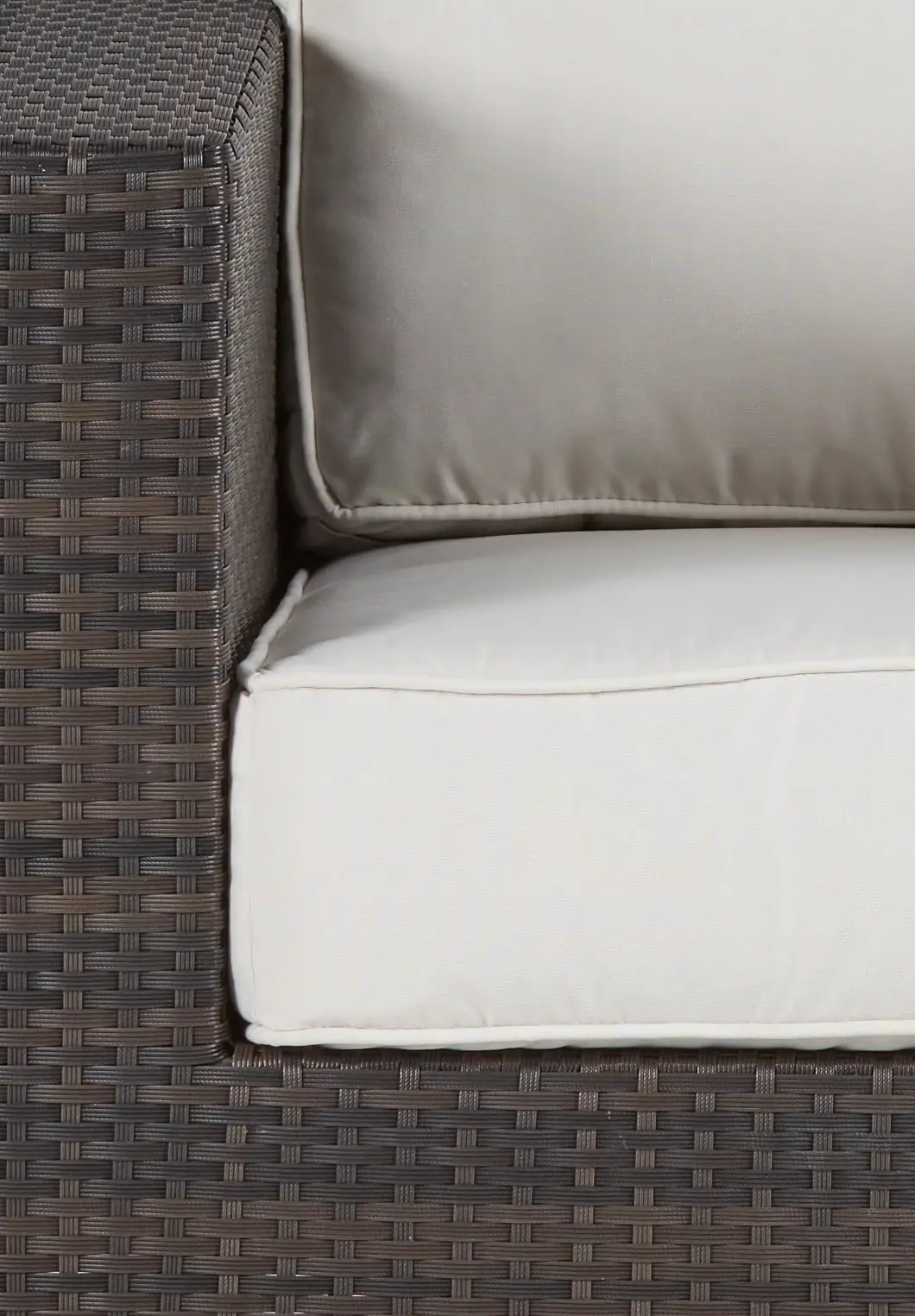 Fina White Swivel Chair Fina White Swivel Chair