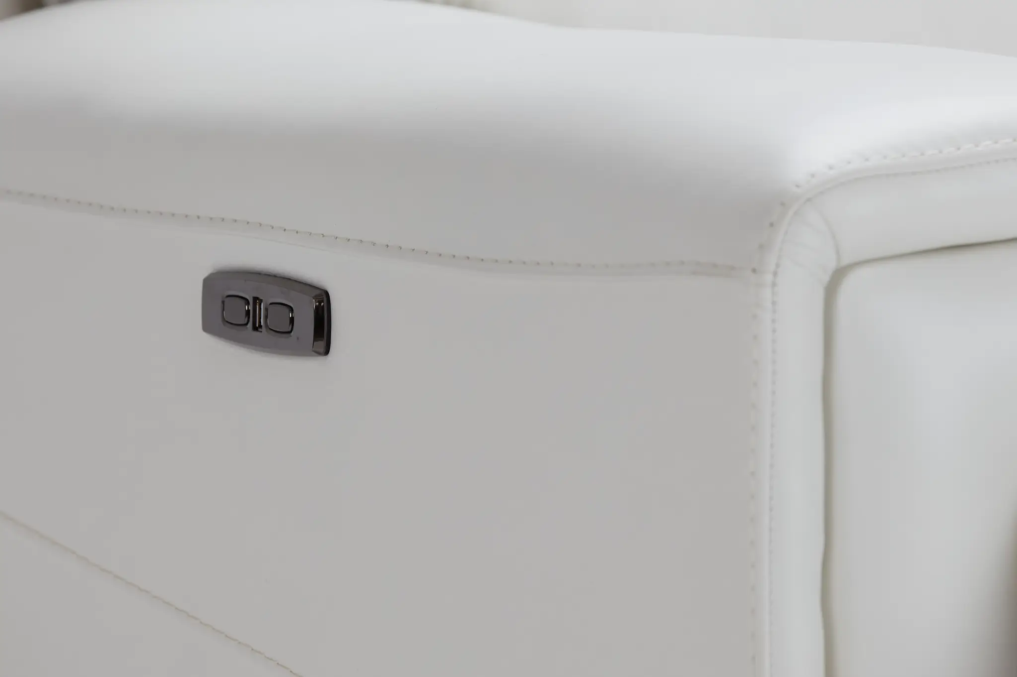 Porto White Lthr/vinyl Power Recliner With Power Headrest Porto White Lthr/vinyl Power Recliner With Power Headrest
