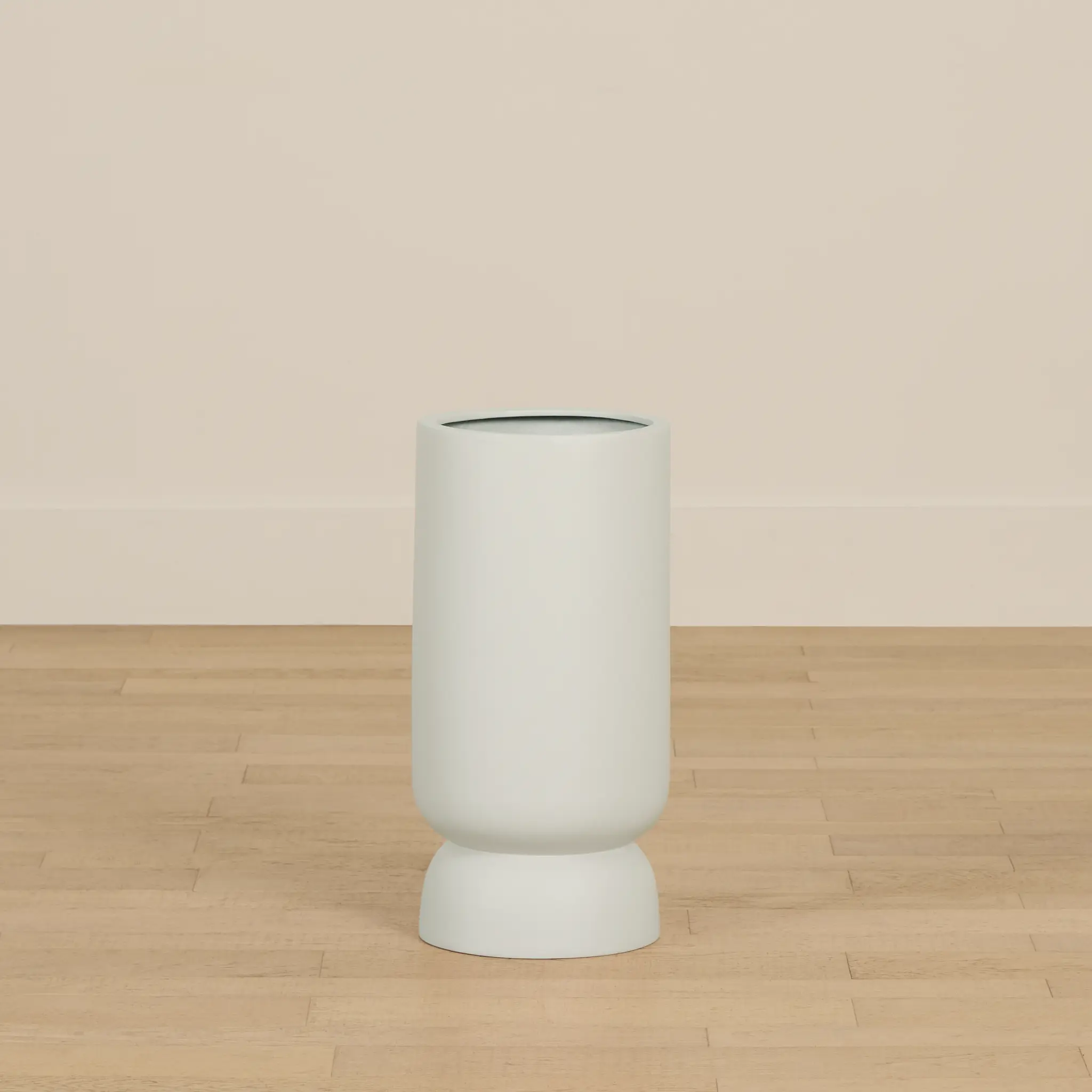 Wilde Ivory Medium Planter Wilde Ivory Medium Planter