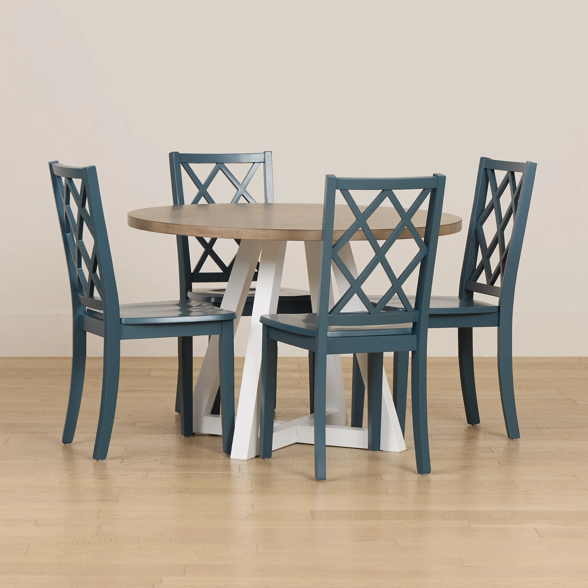 Edgartown Two-tone Round Table & 4 Navy Wood Chairs