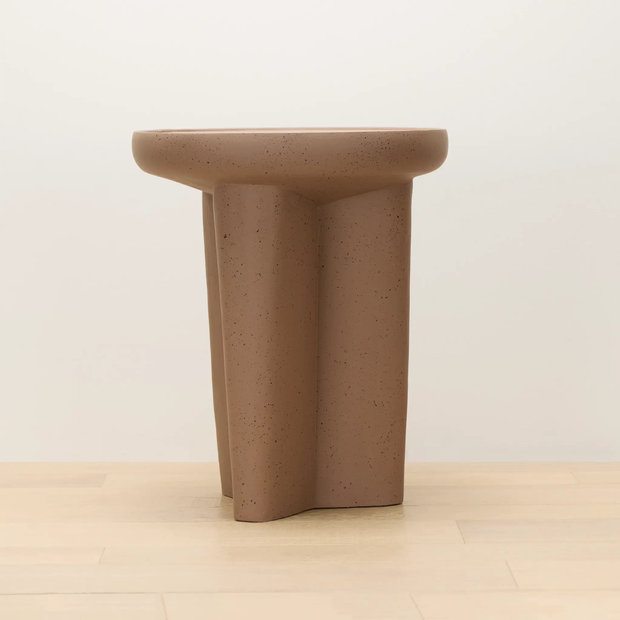 Hali Polyresin Brown Accent Table Hali Polyresin Brown Accent Table