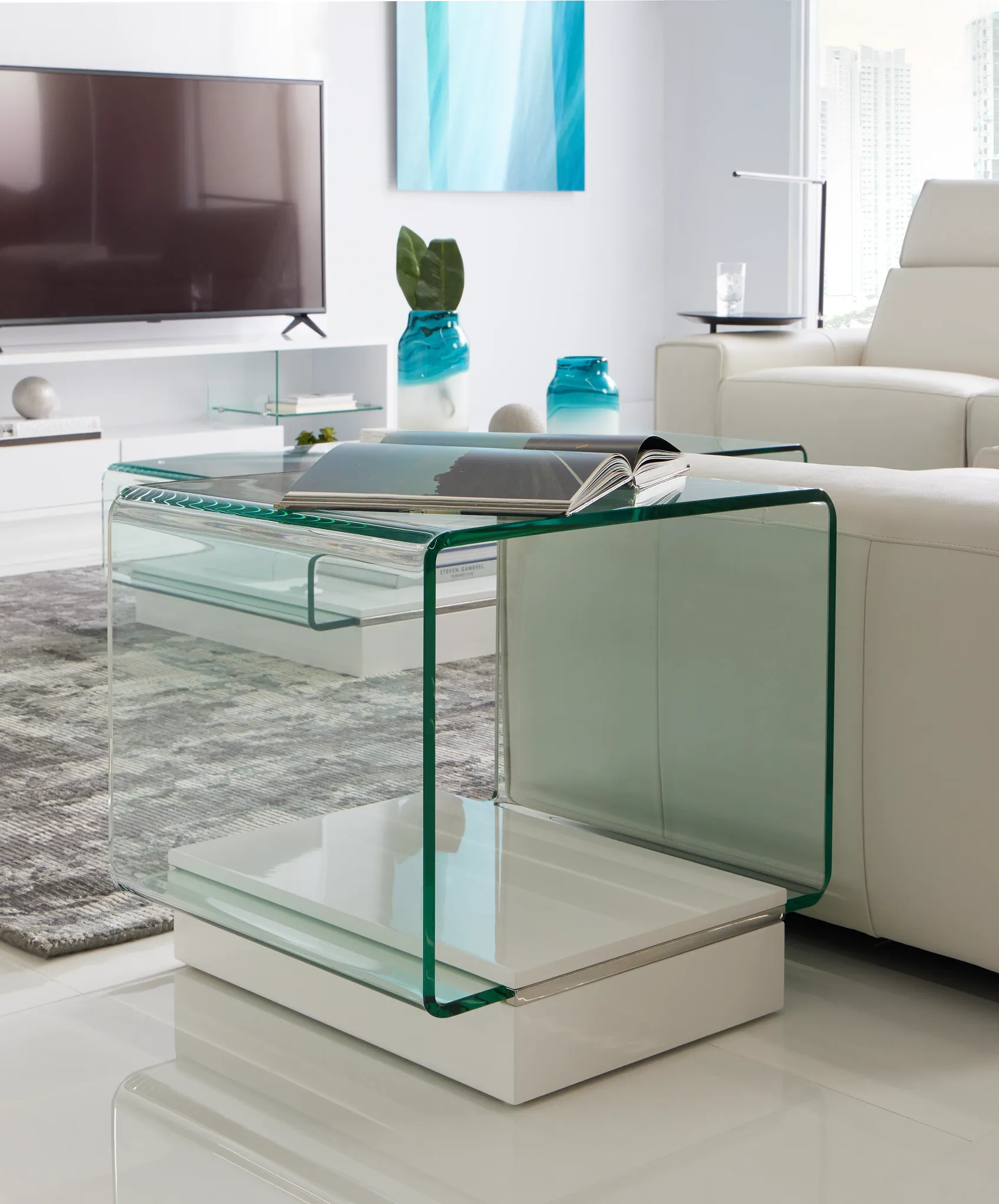 Carmelo White Leather Medium Dual Power Sectional W/left Table & Light