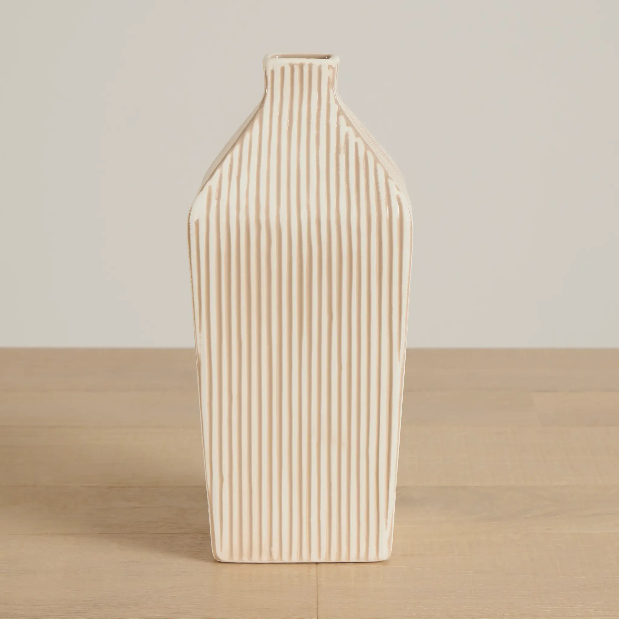 Liny Ivory Medium Vase Liny Ivory Medium Vase