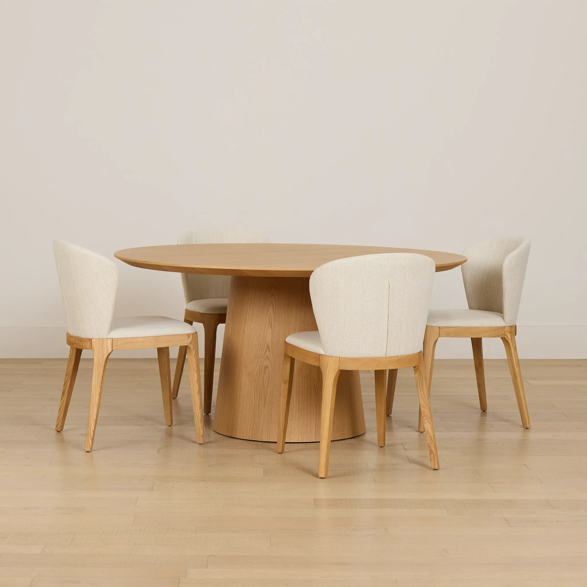 Nomad Light Tone 59" Round Table &4 Light Beige Chairs W/light Tone Leg