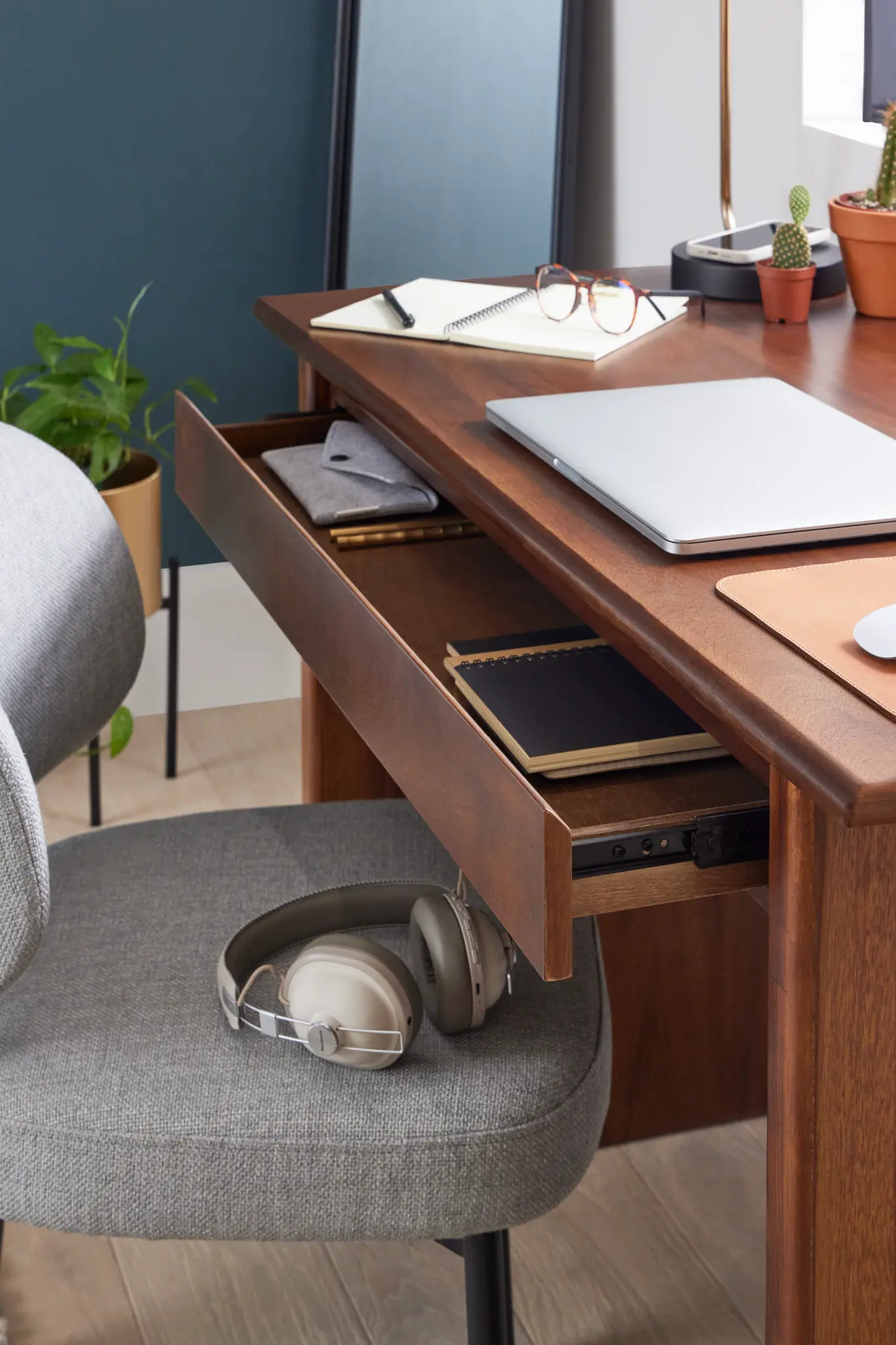 Bowery Dark Tone Desk Bowery Dark Tone Desk