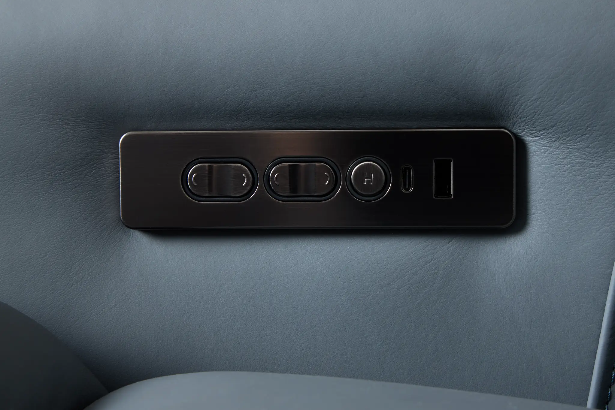 Summit Blue Lthr/vinyl Power Reclining Console Loveseat W/ Power Headrest Summit Blue Lthr/vinyl Power Reclining Console Loveseat W/ Power Headrest