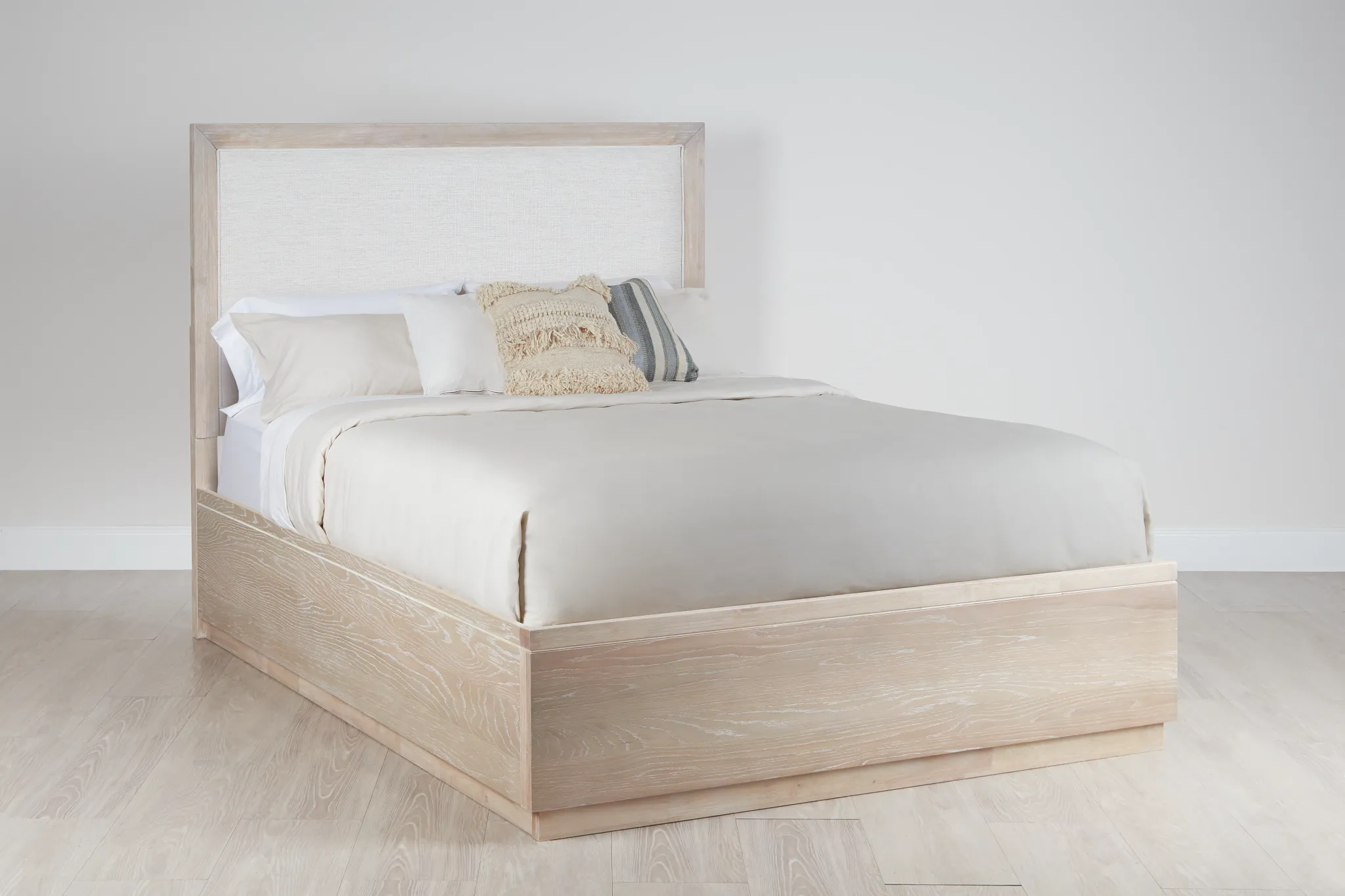 Boca Grande Two-tone Uph Platform Bed
