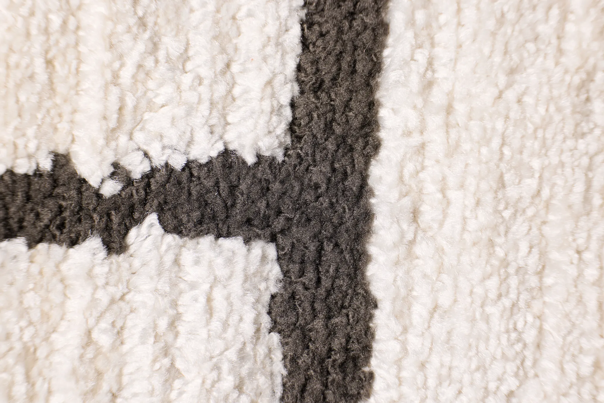 Sonnie White 8x10 Area Rug