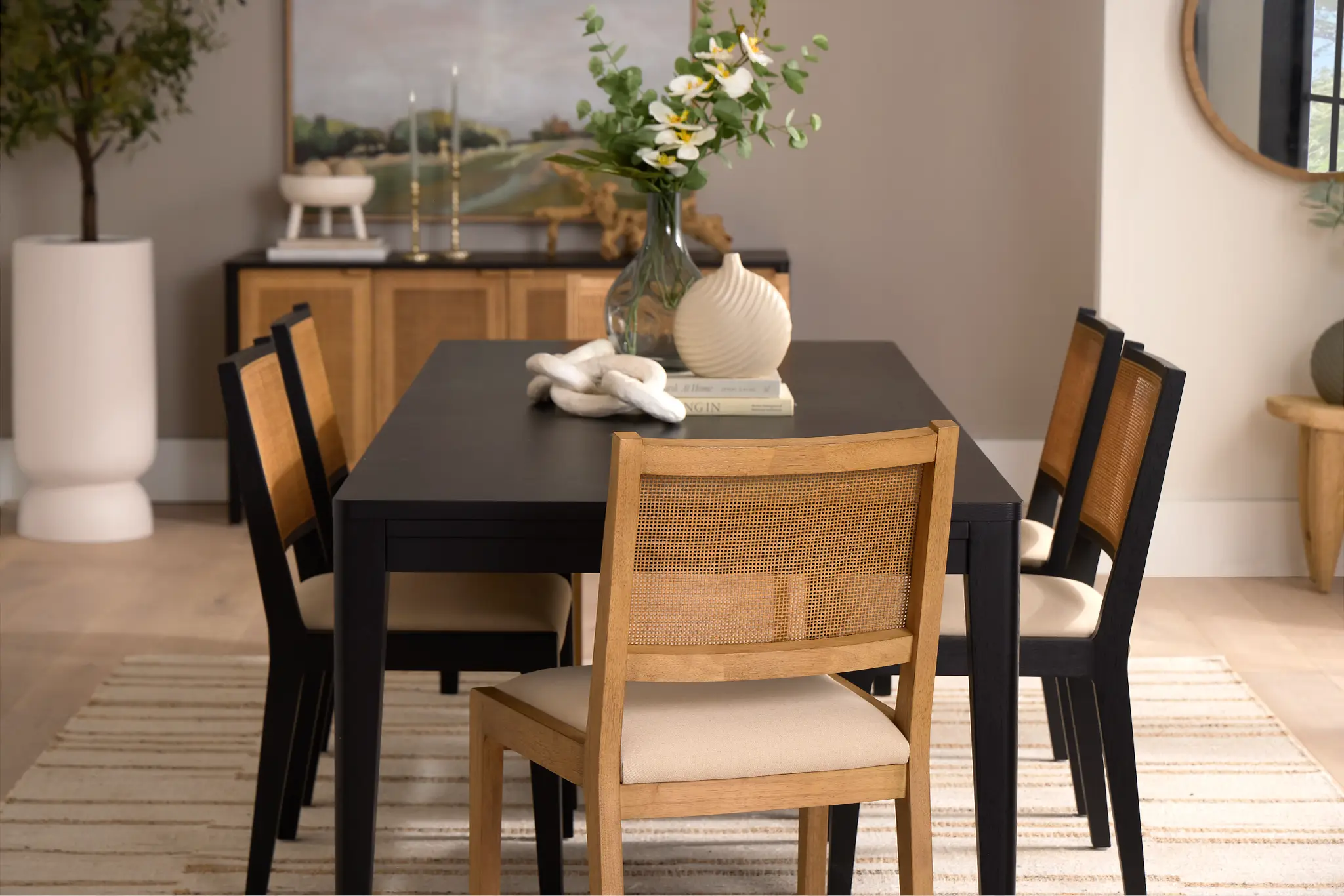 Modern Dining Chairs That Complement Your Table 