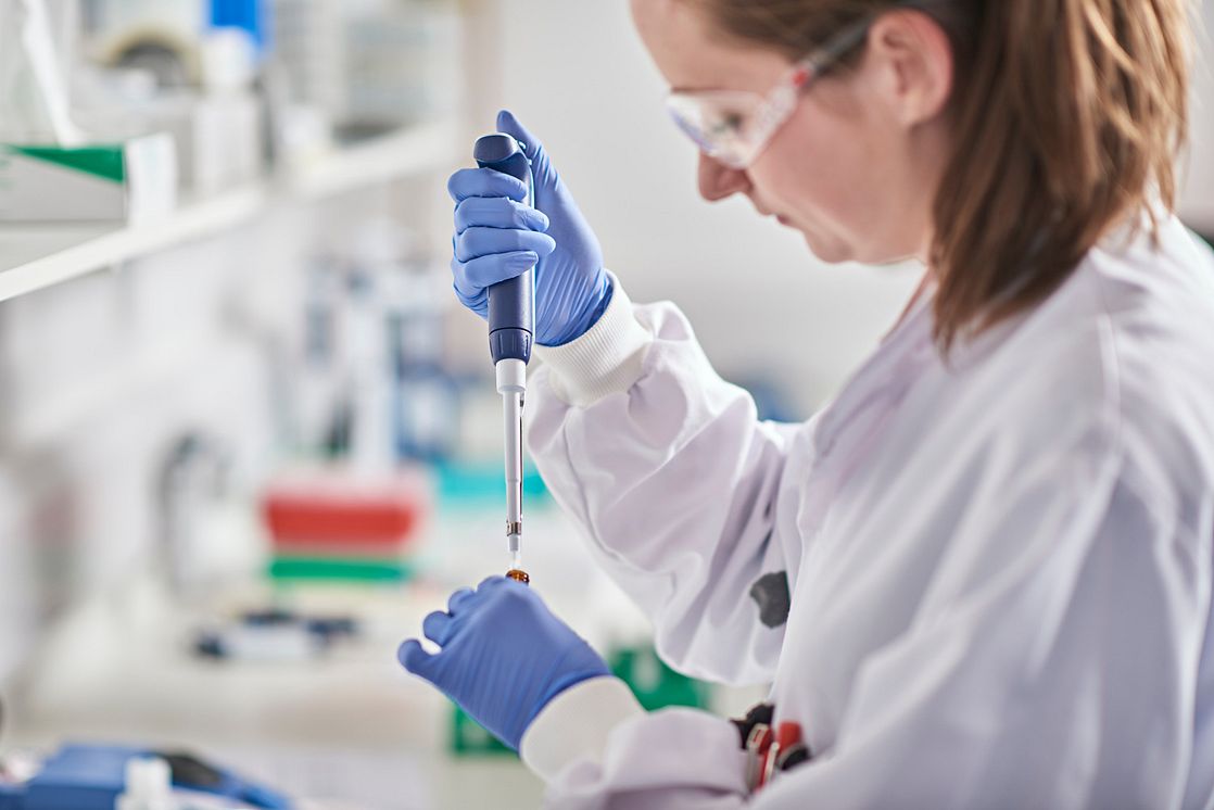 scientist in flow cytometry lab pipetting a volume-limited sample