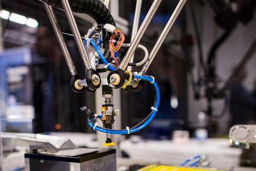 drylin® delta pick and place robot