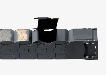 Energy chains for protection against dirt and swarf