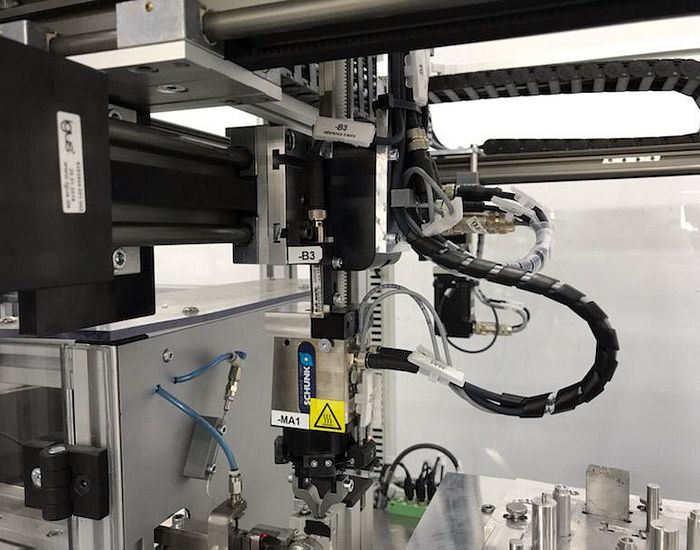 Pantel Elektronik – Automatic Pressing – Igus® Roibot