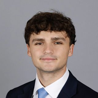 Student headshot for Evan Deak