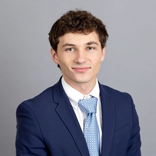 Student Headshot for Grant Gala