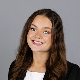 Student Headshot for Claire Gabrielson