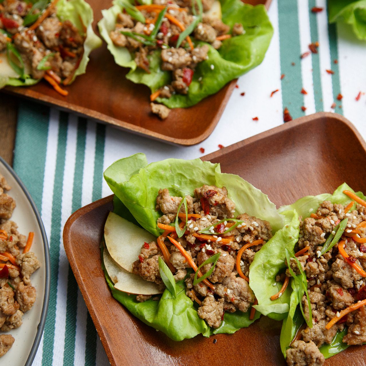 Spicy Turkey Lettuce Wraps with Garlic and Chili Pepper Gourmet Garden