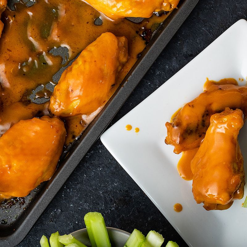 AILES DE POULET PIQUANTES ET ACIDULÉES FRANK’S REDHOT AILES DE POULET PIQUANTES ET ACIDULÉES FRANK’S REDHOT