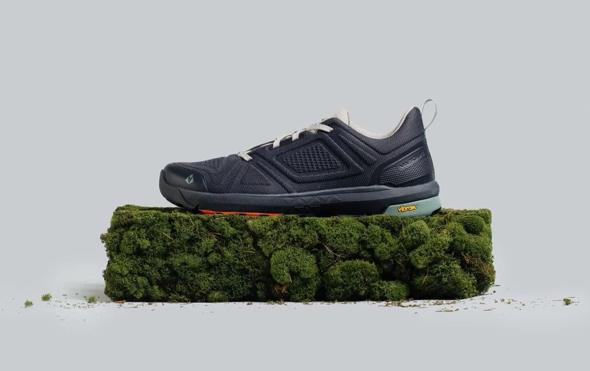 vasque hiking shoes mens