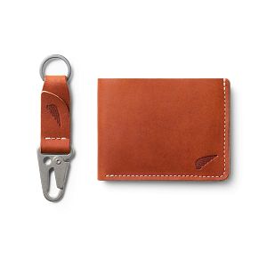 Go to Bifold Wallet & Leather Keychain Gift Box Bifold Wallet & Leather Keychain Gift Box in Oro Legacy Leather