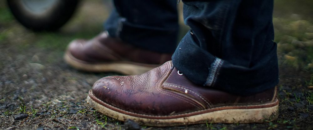 red wing chukka charcoal