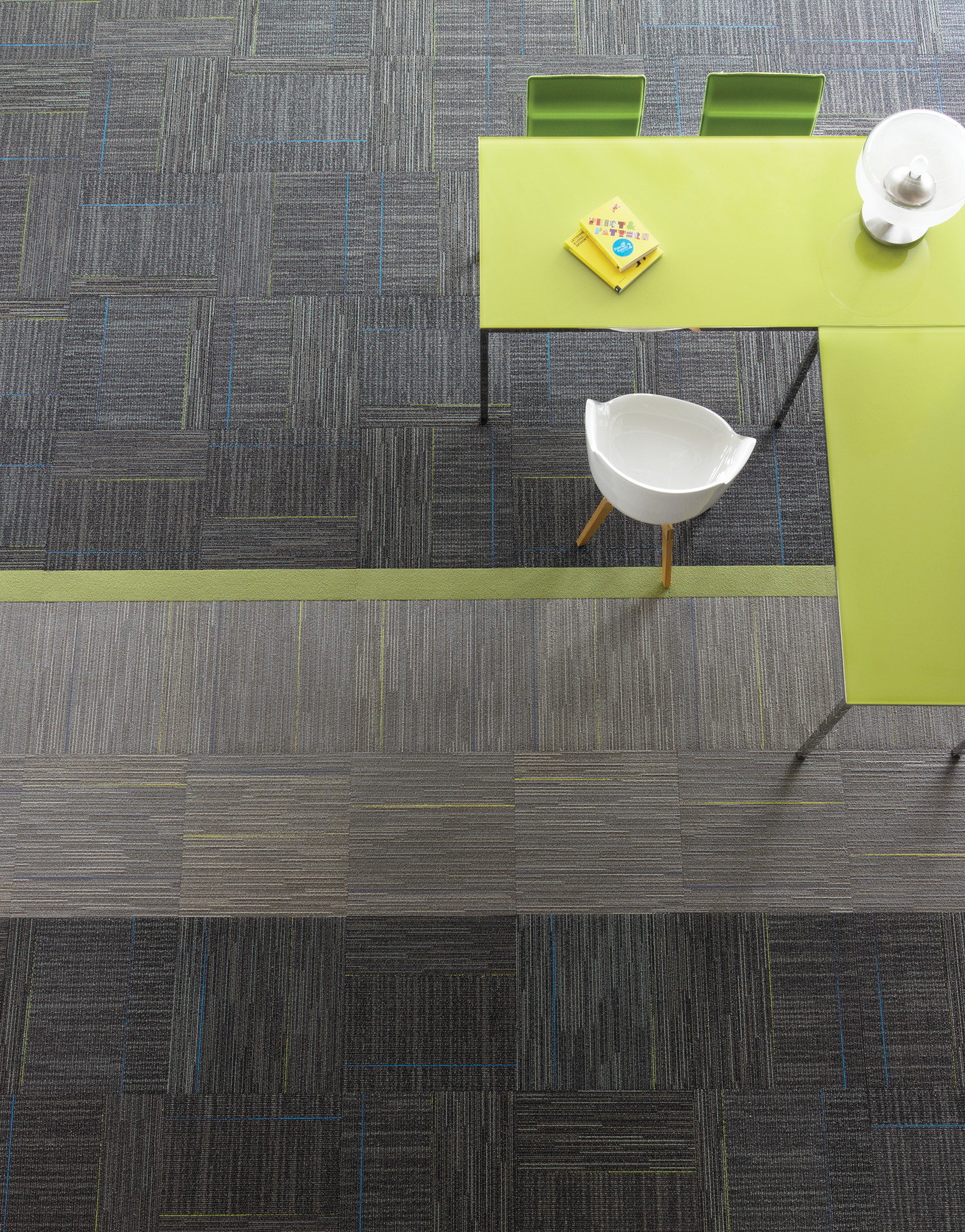 Infinite Tile 5t010 カーペットタイル Commercial Flooring Shawcontract