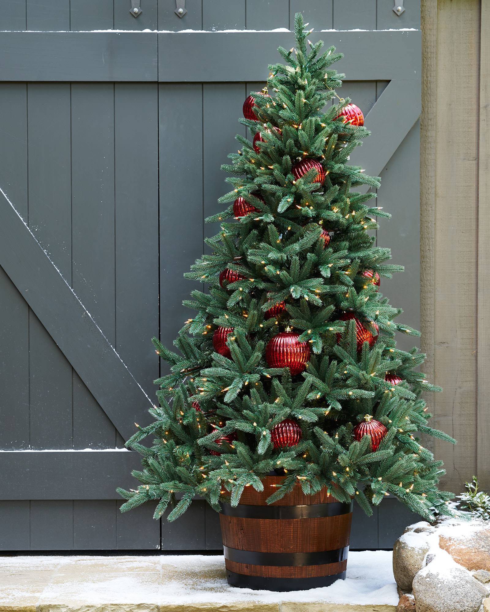 Oakville Narrow Outdoor Christmas Tree | Balsam Hill