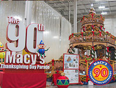 梅西的感恩节大游行——Balsam Hill与梅西百货合作欧宝体育com打造了“装点大厅”，这是一辆奇妙的花车，在梅西的感恩节大游行中将圣诞节的魔力赋予了生命。