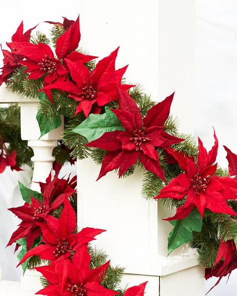 Outdoor LED Poinsettia Wreath Alt