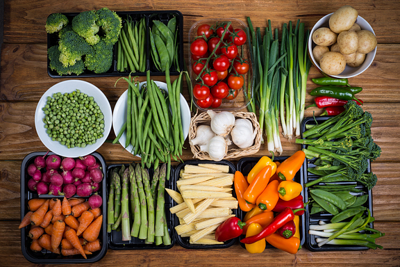 bowls of healthy vegetables