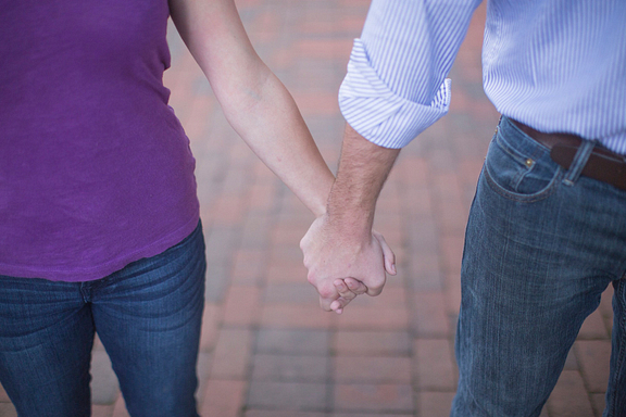 Couple-Hand-Holding