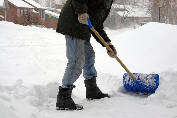 5 Snow Shoveling Tips to Help Prevent an Injury