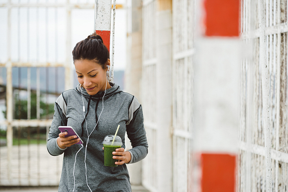 woman drinking a health smoothie.