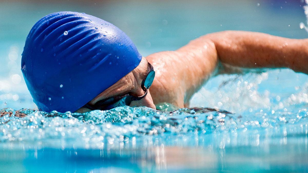 3 Essential Tips for Swimming with Back Pain