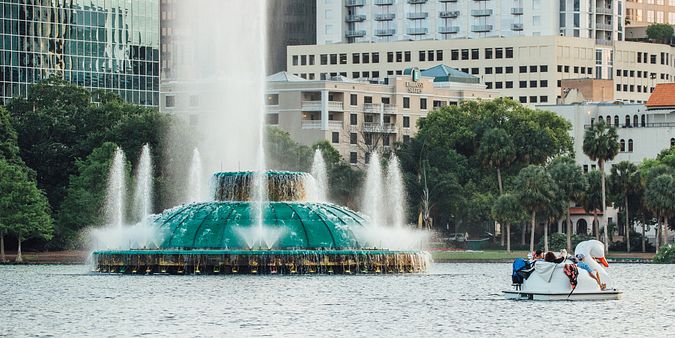 2439_fountain_swan_ride.jpg
