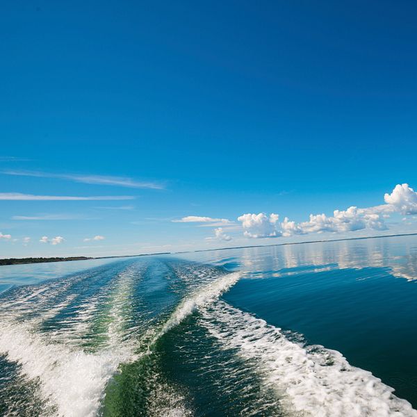 Water behind a boat on a sightseeing cruise