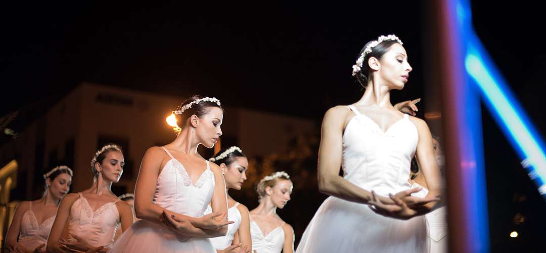 OrlandoAtPlay.com ballet Ballerinas dressed in white performing on a stage.