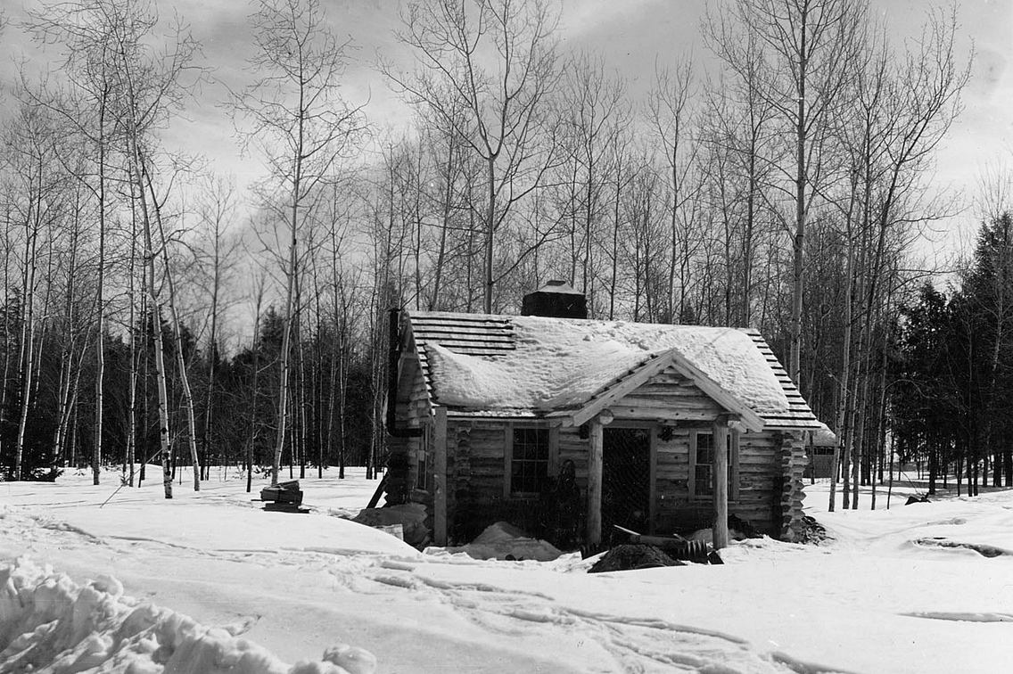 Vintage black and white photo of visitor center at Copper Falls State Park