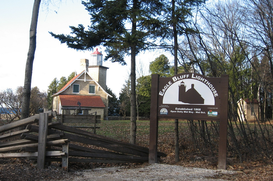 Sign in front of Eagle Bluff Lighthouse