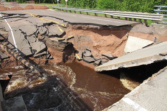 Highway 35 West bridge collapse