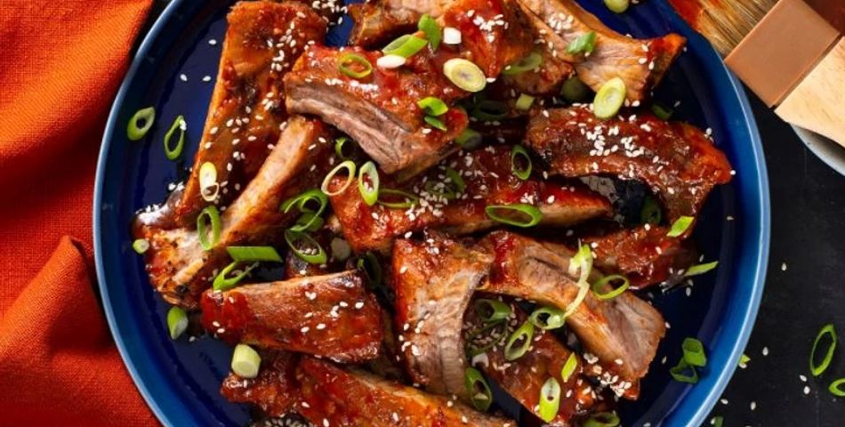 baby back ribs in blue bowl 