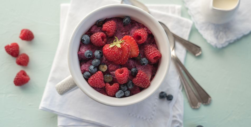 Corningware Meal Mug with berries topping a smoothie