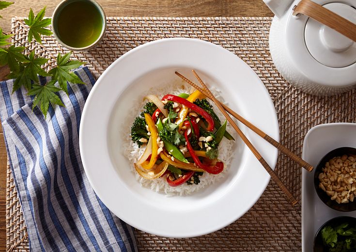 dazzling white design wide-rimmed meal bowl featuring stir fry