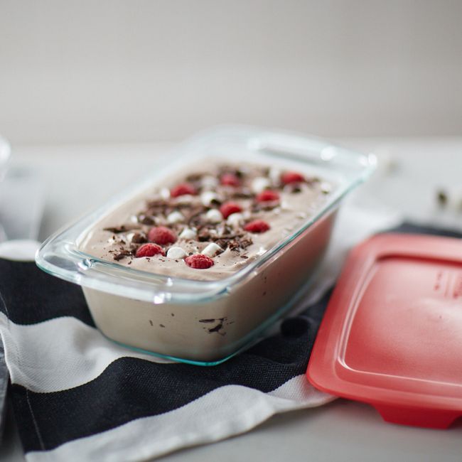 Easy Grab 1.5-quart Glass Loaf Pan with Red Lid